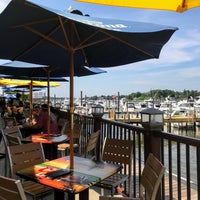 Foto tirada no(a) River Rock Restaurant &amp; Marina Bar por Michael T. em 7/13/2018