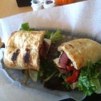 รูปภาพถ่ายที่ Rodos Greek Cafe โดย Pam R. เมื่อ 10/23/2012