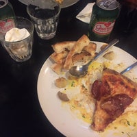 Das Foto wurde bei Farinha Pizzas e Massas Restaurant von Auri am 5/21/2016 aufgenommen