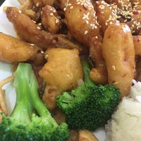 Das Foto wurde bei Five Spice Asian Cuisine von Lee O. am 6/28/2017 aufgenommen