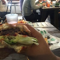 Das Foto wurde bei Moo House Burger von DivHiNO am 10/20/2016 aufgenommen