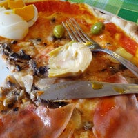 Photo taken at Pizzeria Jasmine by Roberto M. on 9/28/2012