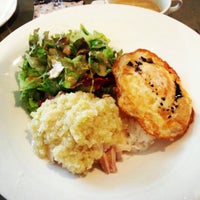 Photo taken at 香港路地裏Dining ボブん家 by 遊上 y. on 11/3/2012
