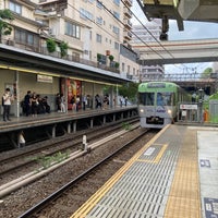 Photo taken at Inokashira Line Meidaimae Station (IN08) by 遊上 y. on 7/17/2022