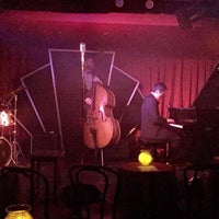 Das Foto wurde bei Manderley Bar von Faith am 1/21/2017 aufgenommen