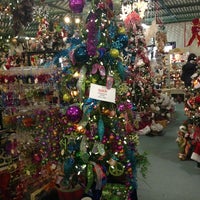 Foto tirada no(a) Christmas Factory por Randy N. em 12/31/2012