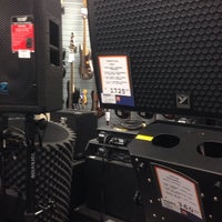 3/4/2014에 Shari T.님이 Long &amp;amp; McQuade Musical Instruments에서 찍은 사진