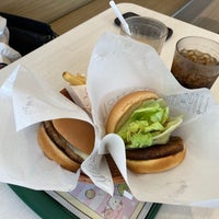Photo taken at MOS Burger by モカ on 8/8/2020