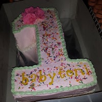 Снимок сделан в Sofia&amp;#39;s Cakes Tagaytay-Amadeo Rd. пользователем Renzie B. 6/19/2014