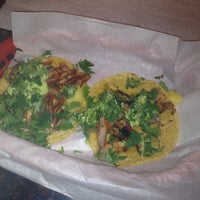 2/8/2014 tarihinde Kathy G.ziyaretçi tarafından Los Tacos'de çekilen fotoğraf