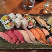 รูปภาพถ่ายที่ Toni&#39;s Sushi Bar โดย John W. เมื่อ 1/2/2015