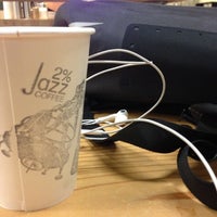 Das Foto wurde bei 2% Jazz Coffee von Russ Hay am 11/20/2012 aufgenommen