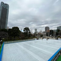 Photo taken at Tokyo Midtown Lawn Square by Steve T. on 1/17/2023