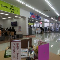 Photo taken at トヨタカローラ神奈川 新百合ヶ丘店 by Steve T. on 3/20/2016