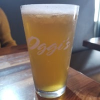 Photo taken at Oggi&amp;#39;s Sports | Brewhouse |Pizza by Matthew W. on 10/20/2018