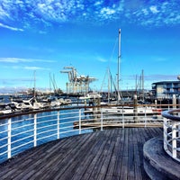 Foto tomada en Jack London Square  por Filip H. el 5/23/2016