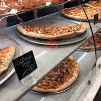 Das Foto wurde bei New York Pizza von Marina🐰 am 4/23/2022 aufgenommen