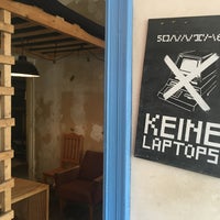 Photo taken at leuchtstoff Kaffeebar by Réza K. on 9/3/2017