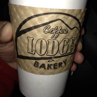 รูปภาพถ่ายที่ Coffee Lodge and Bakery โดย Derek H. เมื่อ 12/13/2012