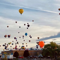 รูปภาพถ่ายที่ International Balloon Fiesta โดย Patrick C. เมื่อ 10/8/2021