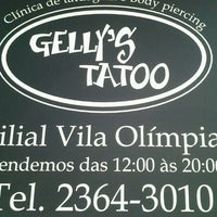 Foto tirada no(a) Gelly&amp;#39;s Tattoo por Tati R. em 12/13/2012