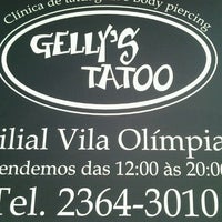Photo taken at Gelly&amp;#39;s Tattoo by Tati R. on 12/11/2012