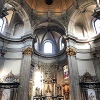 Photo taken at Église Notre-Dame aux Riches Claires / Onze-Lieve-Vrouw-ter-Rijke-Klarenkerk by Hande B. on 9/19/2019