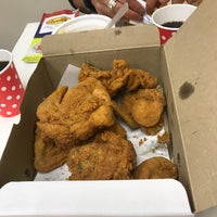 Photo taken at Arnold&amp;#39;s Fried Chicken by Teong S. on 4/24/2018