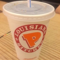 Photo taken at Popeyes Louisiana Kitchen by Teong S. on 12/7/2014