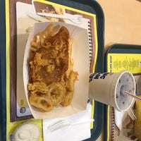 Photo taken at Long John Silver&amp;#39;s by Teong S. on 4/11/2019
