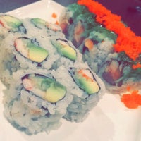 Foto tirada no(a) Sushi Kingdom por Kelly em 10/15/2016