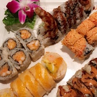 Das Foto wurde bei Sushi Kingdom von Kelly am 11/16/2017 aufgenommen