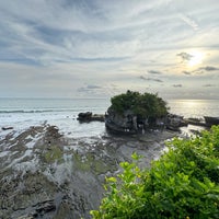 Photo taken at Tanah Lot Temple by Buabbuab C. on 3/25/2024