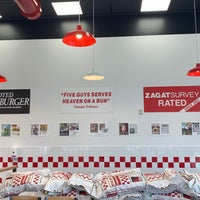 Photo taken at Five Guys by Buabbuab C. on 3/1/2022