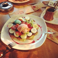 รูปภาพถ่ายที่ Waffle Edem โดย Hazal C. เมื่อ 4/30/2013