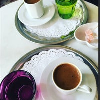 Das Foto wurde bei Dreamers Cafe von Özgecan am 4/16/2016 aufgenommen
