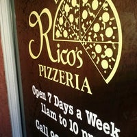 รูปภาพถ่ายที่ Rico&#39;s Pizzeria โดย Mark R. เมื่อ 11/18/2012