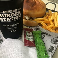Das Foto wurde bei Burger Station von Demet G. am 6/15/2019 aufgenommen