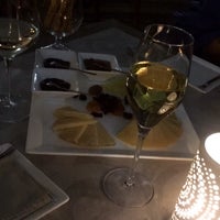 รูปภาพถ่ายที่ Wine &amp;amp; Cheese Bar Paradox โดย Tuğçe เมื่อ 9/30/2017