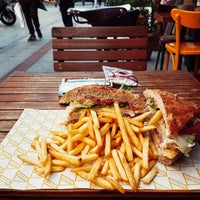Снимок сделан в Bubada Club Sandwich and Burger пользователем Anıl A. 10/20/2017