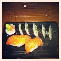 Foto diambil di Green Sushi oleh Miriam A. pada 2/8/2013
