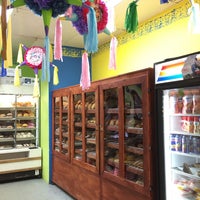 Foto scattata a Panaderia La Espiga Bakery da Noe il 11/8/2015