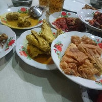 Photo taken at Rumah Makan Surya - Masakan Padang by Sesari N. on 4/1/2018