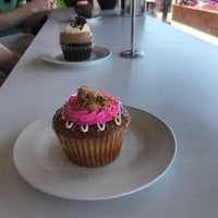 7/7/2017에 Brittany S.님이 Jilly&amp;#39;s Cupcake Bar &amp;amp; Cafe에서 찍은 사진