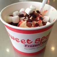 Photo taken at Sweet Spot Frozen Yogurt by Susyta on 10/2/2012