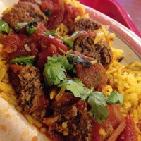รูปภาพถ่ายที่ Sanaa’s 8th Street Gourmet โดย Ileana E. เมื่อ 10/29/2013