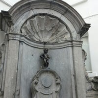 Photo taken at Manneken Pis by Anna R. on 6/8/2018