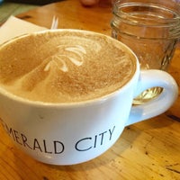 Das Foto wurde bei Emerald City Coffee von Emerald City Coffee am 11/28/2016 aufgenommen