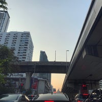 Photo taken at Ratchathewi Intersection Crossover by ShowpowMay J. on 4/23/2019