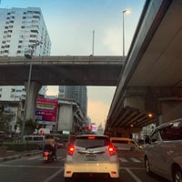 Photo taken at Ratchathewi Intersection Crossover by ShowpowMay J. on 1/14/2019